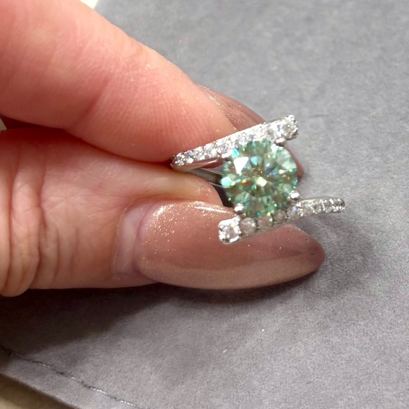 Moissanite 2 CT, on White Gold Plated 925 Sterling Silver - Picture 4 of 6